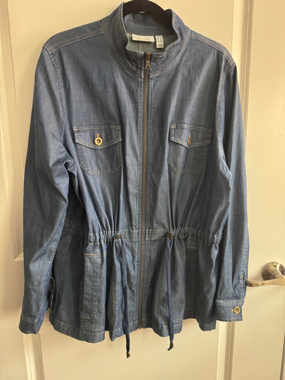 Denim & Co medium Wash Denim Utility Jacket with Drawstring Waist. Size Large